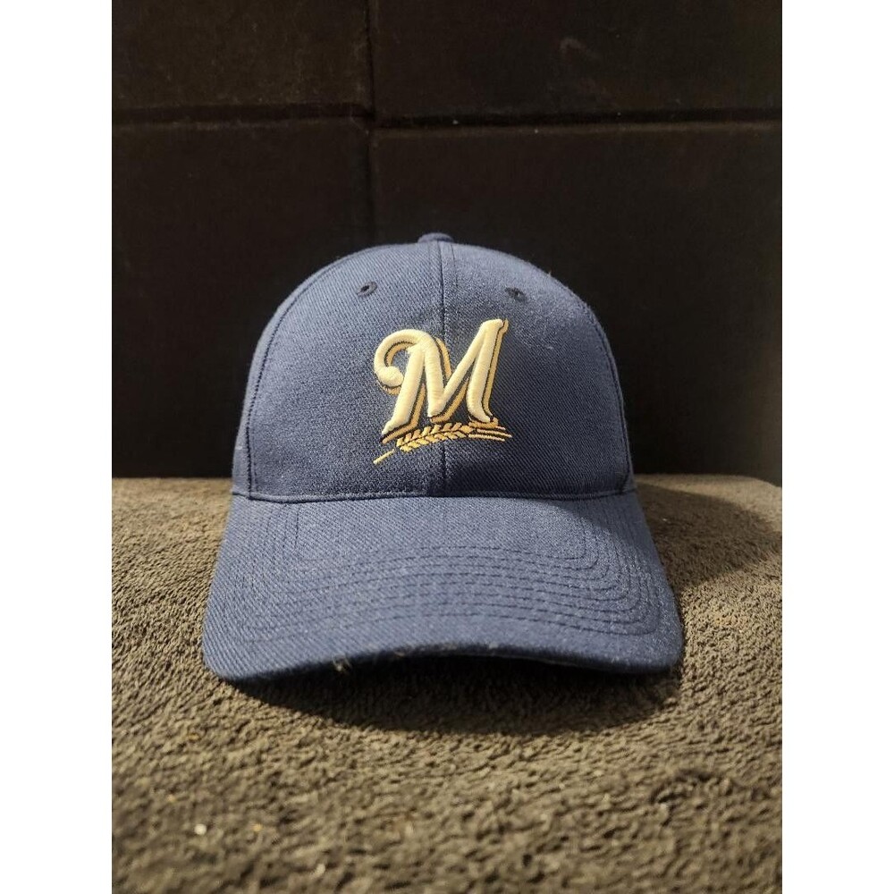 Vintage Milwaukee Brewers MLB Outdoor Caps Strapback Hat